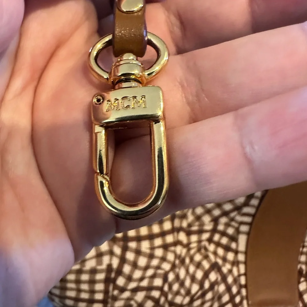 MCM Brown Leather Reversible Tote with Monogram Pattern Medium Size - Picture 8 of 10